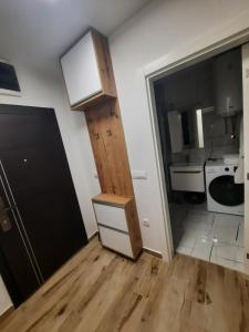 Kuhinja oz. manjša kuhinja v nastanitvi Apartman Lux-besplatno korišćenje zasebne garaže