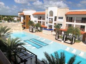 Výhled na bazén z ubytování Moderno Aparta-Estudio en el Exclusivo Cap Cana, Playa, Piscina, BBQ, Wifi @drvacationsrental nebo okolí