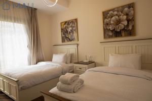 Ένα ή περισσότερα κρεβάτια σε δωμάτιο στο Cairo Festival Chic 3BR Apartment +38 φωτογραφίες