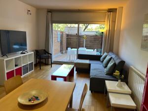 a living room with a couch and a table at Apartamentos City Beach in Barcelona