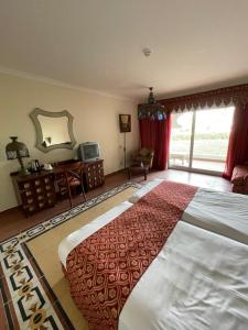 Кровать или кровати в номере Harem at Coral Bay