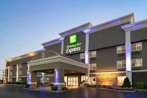 a hotel with a sign that reads banquet hall express at Holiday Inn Express - Bowling Green, an IHG Hotel in Bowling Green