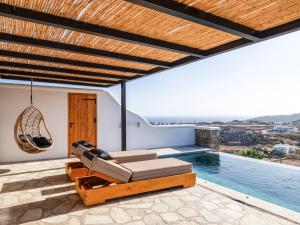 Бассейн в Villa Evi & Suites или поблизости