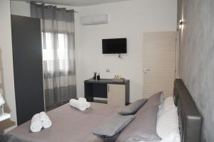 a bedroom with a bed with two towels on it at Home Pacifico in Vibo Valentia