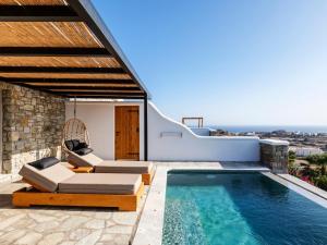 Бассейн в Villa Evi & Suites или поблизости
