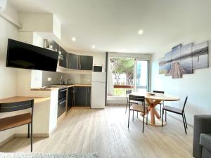 a kitchen and dining room with a table and chairs at cosy douillet la grande motte in La Grande-Motte