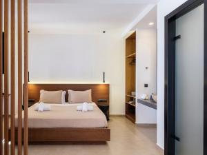 Кровать или кровати в номере Villa Evi & Suites