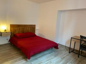 Postel nebo postele na pokoji v ubytování Le Cristallin gîte plein coeur de Chablis