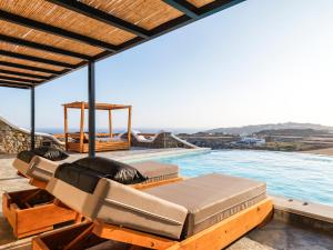 Бассейн в Villa Evi & Suites или поблизости