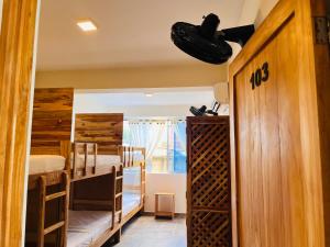 Un ou plusieurs lits dans un hébergement de l'établissement Merakai Hostel Rincon del Mar