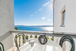 En balkong eller terrasse på Apartment in Crikvenica with sea view, terrace, air conditioning, WiFi 3492-6