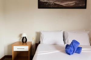 Cama ou camas em um quarto em Wafeh Pampulha Suítes