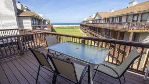Un balcón o terraza en KHSDC2, Sea Dunes C2- Oceanside, Close to Beach Access, Community Pool, Ocean Views