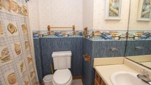 Un baño de KHSDC2, Sea Dunes C2- Oceanside, Close to Beach Access, Community Pool, Ocean Views 13 fotos más