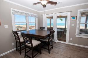 Fotografie z fotogalerie ubytování OCEANFRONT, Ocean Views, Close to Beach, Close to Shopping, KH55, Carolina Dream v destinaci Kitty Hawk