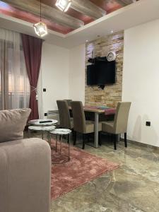 TV a/nebo společenská místnost v ubytování Apartman Anita Lux + 21 fotografií