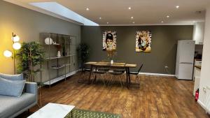 Aldo's 2 Bedroom Townhouse London N1