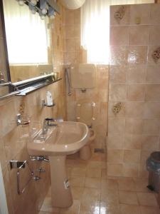 Bilik mandi di Guest House Mrvčić +12 gambar