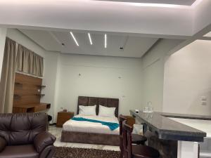 Letto o letti in una camera di Ideal studio in villa 255 panafig 11 private villa in 5th settelment in New Cairo
