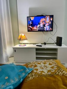TV a/nebo společenská místnost v ubytování Confortável Apto Canasvieiras 6 mins. Pé Na Praia
