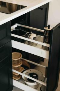 Giường tầng trong phòng chung tại Lumignon Tallinn City centre apartment with free parking spot