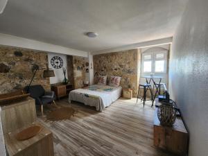 Cama ou camas em um quarto em Studio face à la Marina, vue mer