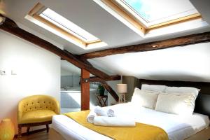 a bedroom with a bed with skylights on the ceiling at Le VénitienExceptionnel loft-Rooftop vue Erdre in Nantes