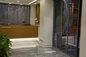 Vstupní hala nebo recepce v ubytování Piraeus Port Hotel