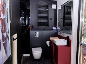 a small bathroom with a toilet and a sink at Brama do lasu - Domek Energia in Borków