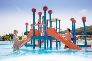Bazén v ubytování Terme Tuhelj Hotel Well nebo v jeho okolí