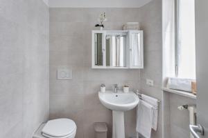 Ένα μπάνιο στο Casa Fiordaliso - Pavia City - by Host4U +12 φωτογραφίες
