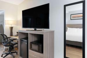 Μια τηλεόραση ή/και κέντρο ψυχαγωγίας στο Quality Inn Idaho Falls