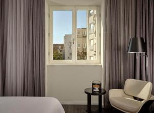 Ein Bett oder Betten in einem Zimmer der Unterkunft art'otel Zagreb, Powered by Radisson Hotels