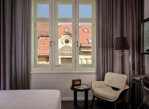 Ein Bett oder Betten in einem Zimmer der Unterkunft art'otel Zagreb, Powered by Radisson Hotels