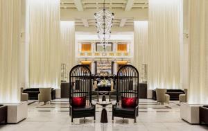 Uma área de estar em Hilton Boston Park Plaza