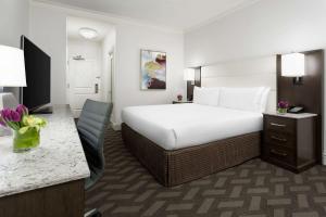 Cama ou camas em um quarto em Hilton Boston Park Plaza