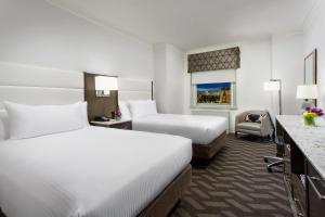 Cama ou camas em um quarto em Hilton Boston Park Plaza