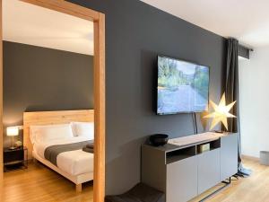 a bedroom with a bed and a mirror at Vistas Al Valle De Arinsal 434 - Caminando a Pistas 1 MINUTO - 1Parking in Arinsal