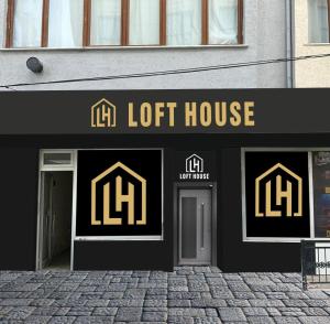 una tienda con el nombre de una casa luminosa en Loft House en Arnavutköy