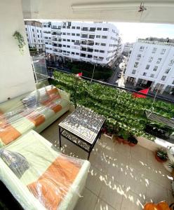 Rõdu või terrass majutusasutuses Panoramic view of downtown Rabat