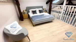 a bedroom with a bed and a chair at M1 City Centre Luxe 3 Bed 3 Bath Apartment in Manchester