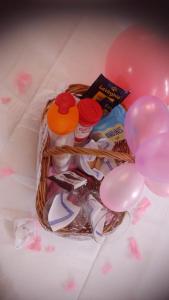 a basket of candy and balloons on a table at Cabaña en Tigre in Tigre