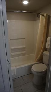 Ένα μπάνιο στο Travel Inn Tucson +16 φωτογραφίες