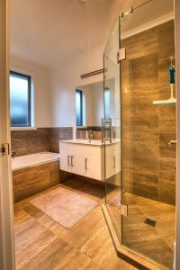 a bathroom with a tub and a sink and a shower at Cambridge Sunshine 5 Bedrooms House in Cambridge