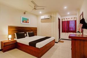 Кровать или кровати в номере Hotel Vaishnavi Park