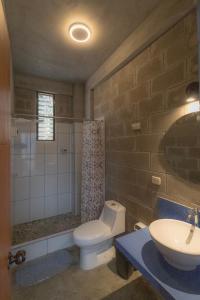 Phòng tắm tại La Casa de Marlon y Karina