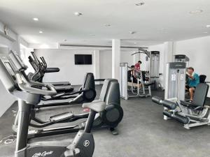 Fitness centrum a/nebo fitness zařízení v ubytování Centara Avenue Residences 1 bedroom Pattaya Center near beach shopping mall