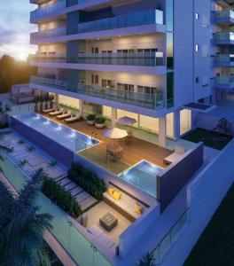 an aerial view of a building with a pool at Apartamento na Praia de Palmas com garagem in Governador Celso Ramos