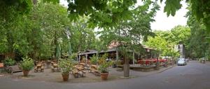 a park with tables and chairs and a restaurant at Bischofshol in Hannover