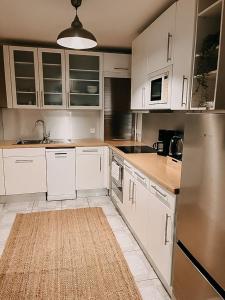 a kitchen with white cabinets and stainless steel appliances at Wohnen im 3 Ländereck! Essen, Mülheim, Oberhausen. BSEG in Essen